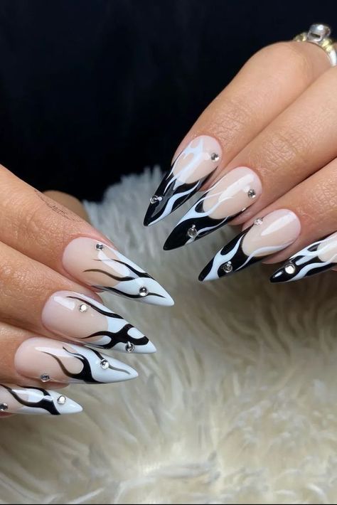 The cutest monochrome nails to try out! Cute and classy black and white nails that you will love... Cute Black And White Nails, Classy Manicure, Reverse French Nails, Black And White Nail, Black French Nails, Black And White Nail Designs, White French Nails, Black And White Nails, Zebra Print Nails