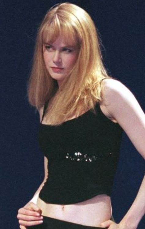 Nicole Kidman 90s Hair, Nicole Kidman 80s, Nicole Kidman Aesthetic, Nicole Kidman 90s, Ginger Blonde, Makeup Hacks Beauty Secrets, New Template, Princesa Diana, Strawberry Blonde