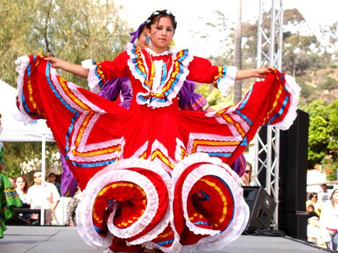 Cinco Mayo dresses - makes me miss san antonio! Jalisco Dresses, Folklorico Dress, Jalisco Dress, Folklorico Dresses, Latin Culture, Mexican Folklore, Mexican Independence Day, Mexican Independence, Ballet Folklorico