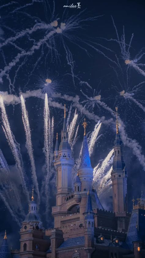 Disneyland Fireworks, Disney Movies List, Fireworks Wallpaper, Fireworks Background, Kingdom City, Disney World Pictures, Castle Aesthetic, Beautiful Wallpapers Backgrounds, Disney Aesthetic