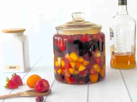 Traditional German Rum Pot – Rumtopf German Treats, German Dessert, Rum Tasting, German Desserts, Liquor Recipes, Rum Recipes, Liqueurs Recipes, Hazelnut Cake, Homemade Syrup