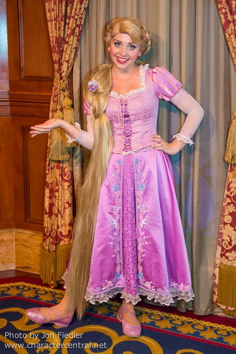 Rapunzel Face Character, Disney Poses, Cosplay Disney, Rapunzel Cosplay, Disney World Orlando, Rapunzel Costume, Walt Disney World Orlando, Rapunzel Dress, Princess Fairytale