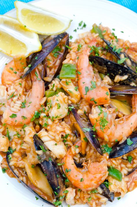 Arroz de Marisco - Portuguese Seafood Rice - how to make this famous Portuguese dish using anchovies Portuguese Seafood, Portuguese Christmas, Portugal Food, Seafood Risotto, Seafood Rice, Portuguese Cuisine, Portuguese Food, Nice Food, Christmas Foods