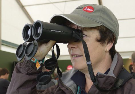 A bird watcher tries out a pair of Leica Noctivid binoculars. Gopro Photography, Nikon Dslr, Bird Watcher, Large Eyes, Canon Lens, Canon Camera, Camera Gear, Digital Slr Camera, Birdwatching