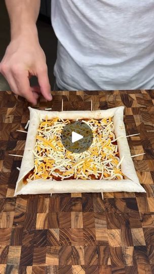 Homemade Bbq Chicken Pizza With Stuffed Crust, Taco Shell Pizza, Pizza Made With Tortilla Shells, Stuffed Crust Tortilla Pizza, Tortilla Shell Pizza, Chicken Tortilla Pizza, Flour Tortilla Pizza, Barbeque Chicken Pizza, Recipe Using Tortillas