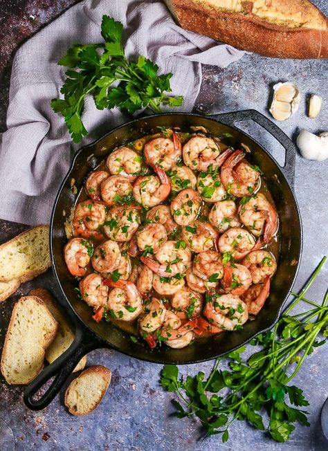 Spanish Garlic Shrimp, Spanish Shrimp, Easy Shrimp Scampi, Tapas Menu, Juicy Shrimp, Tapas Dishes, Shrimp Seasoning, Shrimp Dishes, Garlic Shrimp