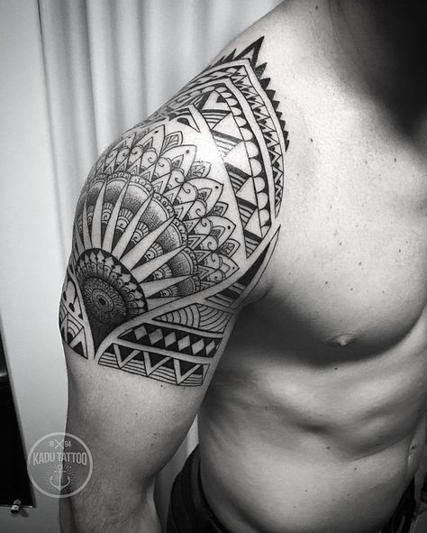 Tatuagens Masculinas no braço Mandala Tattoo Shoulder, Tato Mandala, Tato Maori, Maori Tattoos, Maori Tattoo Designs, Samoan Tattoo, Intricate Tattoo, Tree Of Life Tattoo, Instagram Tattoo