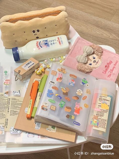 Cute Desk Supplies, Cute Stationery Aesthetic, Cute Aesthetic Room, Kpop Sanrio, Stationary Aesthetic, Muji Stationery, Asthetic Stationery, Stationary Cute, Supplies Aesthetic