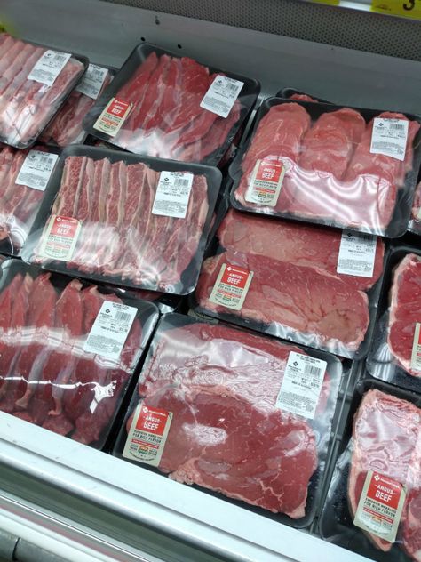 Meat Buying Guide – Beef Prices at Sam’s Club. Get the prices of beef at Sam's Club.  #samsclub #beef #meat #prices #shopping #groceries #eatlikenooneelse | eatlikenoone.com Sams Club Meat Hack, Meat Grocery, Packaged Meat, Freakshakes Recipe, Buying Food, Frozen Beef, Shopping Food, Meat Shop, Meat Markets