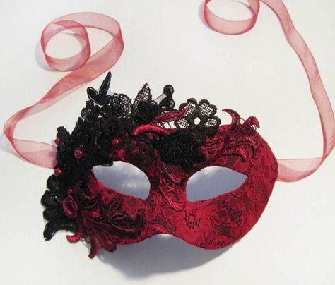 Mask Gothic, Mascarade Party, Masquerade Outfit, Makeup At Home, Dry Shampoo Hairstyles, Lace Mask, Venetian Masks, Mardi Gras Mask, Cosmetic Items