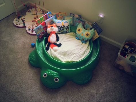 Turtle sandbox makeover. Clever ! (from There's No Place Like Home ... Turtle Sandbox Makeover, Sandbox Makeover, Ninja Turtle Room, Turtle Classroom, Turtle Bedroom, Montessori Kids Room, Green Crib, Turtle Room, Kids Play Spaces