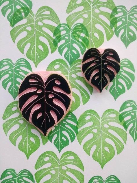 Leaf Lino Print, Easy Lino Print Ideas, Block Printing Ideas Design, Lino Print Ideas Easy, Lino Print Ideas, Monstera Decor, Leaf Stamp, Lino Printing, Linocut Printmaking