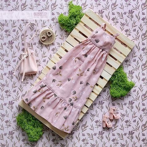 Doll Diy Clothes, Barbie Doll Outfit Ideas, Sewing Barbie Clothes Tutorials, Sewing Barbie Clothes Easy, My Size Barbie Clothes Pattern, Hand Sew Barbie Clothes, Monster High Doll Dress Patterns, Doll Dresses Diy, Doll Clothes Tutorial