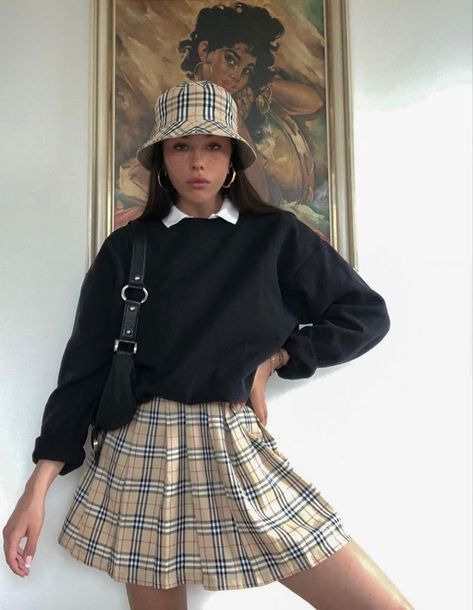 Burberry Aesthetic Outfit, Paris Outfits, Preppy Aesthetic, Elegantes Outfit, Homeopathy, Fashion Fits, Looks Style, Everyday Wardrobe, Choose The Right