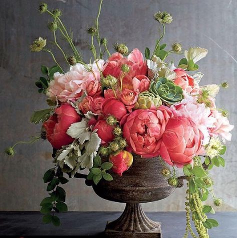 floral centerpiece, floral centrepiece, faux flowers, artificial flowers, silk flowers, peonies, pink floral arrangement Coastal Style Living Room, Peony Arrangement, Spring Flower Arrangements, Rose Arrangements, Trendy Flowers, Beautiful Flower Arrangements, Deco Floral, Arte Floral, Floral Centerpieces