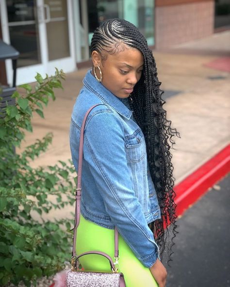 Mo on Instagram: “Lem🍋nades W/Sugar 💣 Side Lemonades with bohemian curl! Book online today ladies! Appointments fills quickly . Like this post if you would…” Lemonade Braids With Bohemian Curls, Bohemian Lemonade Braids, Lemonade Braids Hairstyles, Lemonade Braids, Feed In Braid, Box Braids Styling, Braids With Curls, Beautiful Braids, Girls Hairstyles Braids