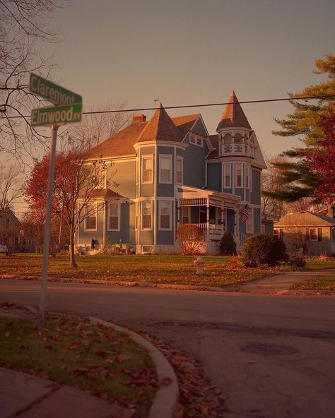 Blue House, Pretty House, Pretty Places, Design Case, My Dream Home, Future House, Pretty Pictures, A House, Autumn Leaves