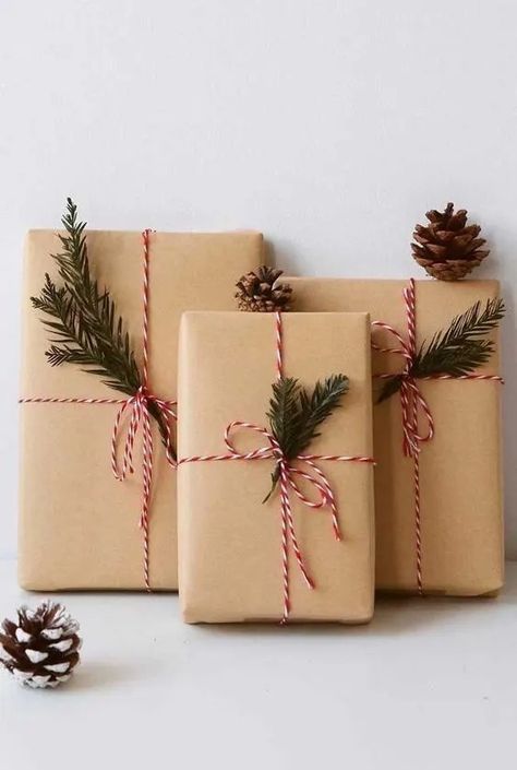 40+ Kraft Paper Christmas Gift Wrapping Ideas - HubPages Christmas Gift Wrapping Diy, Wrapping Paper Crafts, Gift Card Craft, Gift Wrapping Inspiration, Kraft Paper Wrapping, Holiday Wrap, Cotton Crafts, Diy Gift Wrapping, Present Wrapping