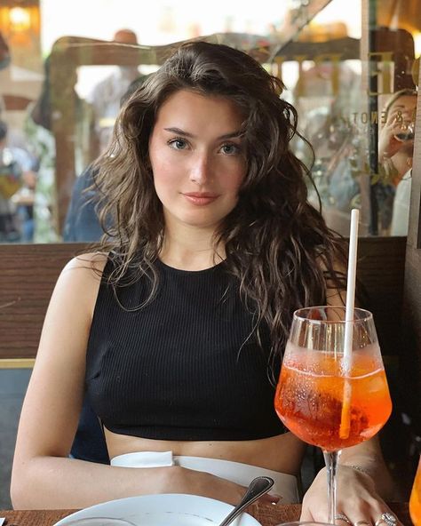 Jess Clements on Instagram: “Back to brunching 🍊” Jess Clement, Jessica Clements, Jessica Clement, Instagram Crush, Portrait Photography Women, Vintage Bollywood, Make Beauty, Photography Women, Cam Girls