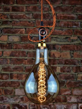 Bare Bulb Lighting, Industrial Hanging Lights, Hanging Light Lamp, Lamp Kitchen, Antique Fans, Steampunk Lighting, Vintage Light Bulbs, Kitchen Light, Minimalist Lighting