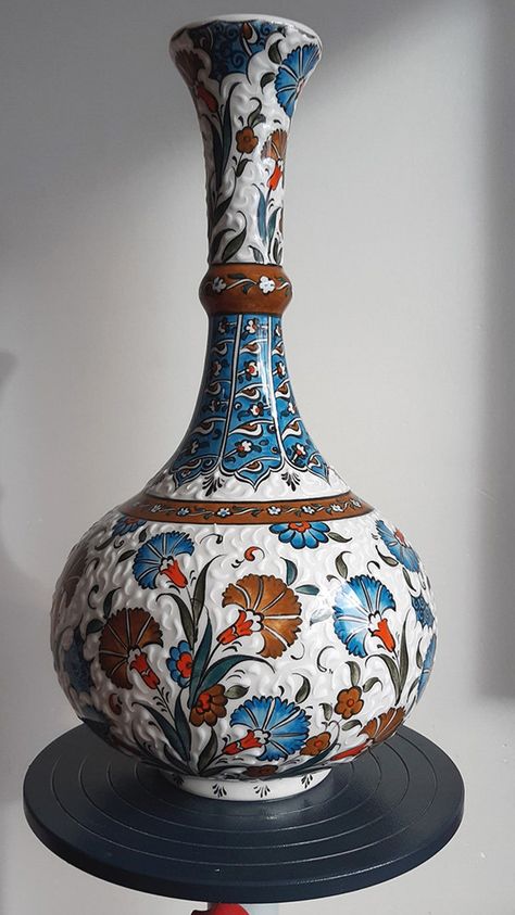 Turkish Vase, Underglaze Painting, Turkish Pottery, Slip Casting, Ceramics Pottery Vase, Painting Words, Turkish Ceramics, Clay Vase, Hand Painted Ceramic