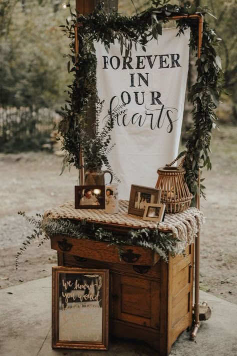 Rustic Art Deco Wedding, Country Vowel Renewal Ideas, Western Vintage Wedding Dresses, Western Sign In Table, Simple Country Wedding Ideas Outdoor Ceremony, Rustic Boho Wedding Round Table Decor, October Western Wedding, Boho Western Wedding Invitations, Unique Western Wedding Ideas