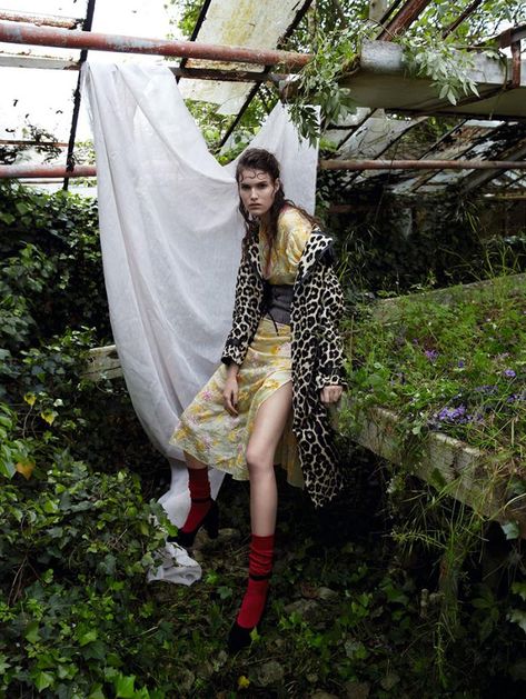 Greenhouse Fashion Editorial, Greenhouse Editorial, Colorful Greenhouse, Camilla Akrans, Vanessa Moody, High Fashion Photography, Vogue China, Annie Leibovitz, Shooting Photo