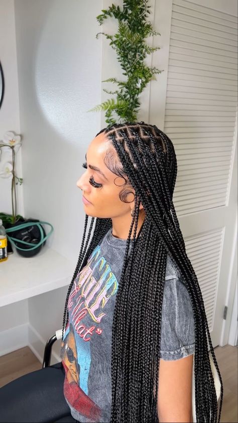 Plaits Hairstyles Black, Knotless Braids Styles, Small Knotless Braids, Romantic Waves, Short Layered Bob, Small Knotless, Short Layered Bob Haircuts, Short Box Braids Hairstyles, Layered Bob Haircuts