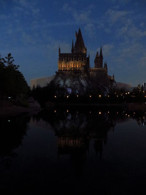 Hogwarts Castle At Night, Black Lake Harry Potter Aesthetic, Hogwarts At Night Aesthetic, Hogwarts Night Aesthetic, Hogwarts Lake Aesthetic, The Black Lake Harry Potter, Black Lake Aesthetic, Defy The Night Aesthetic, Hogwarts Black Lake