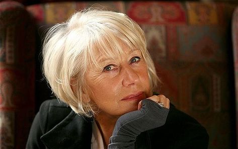 Helen Mirren Hair, Tortoise Hair, Cool Short Hairstyles, Mom Hairstyles, Women Hairstyles Medium, Helen Mirren, Hairstyles Long, Haircuts For Fine Hair, Hairstyles Medium