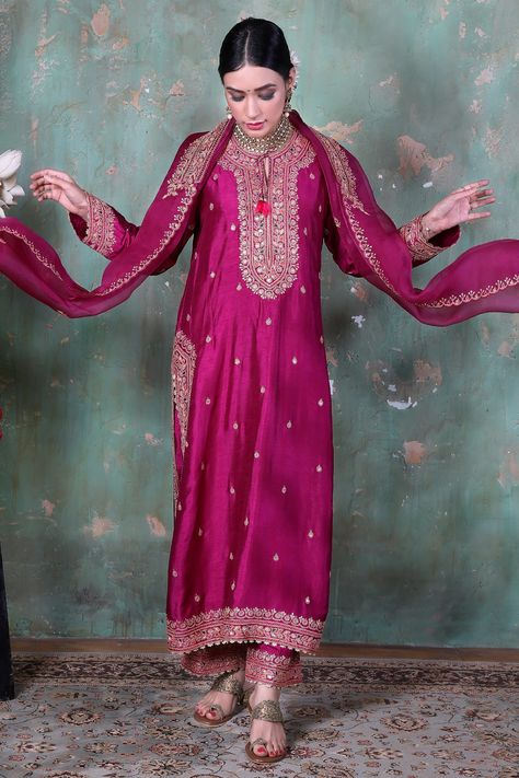 Sureena Chowdhri, V Neck Kurta, Velvet Embroidery, Kurta Palazzo Set, Kurta Palazzo, Palazzo Set, Embroidered Neckline, Kurta With Pants, Purple Silk