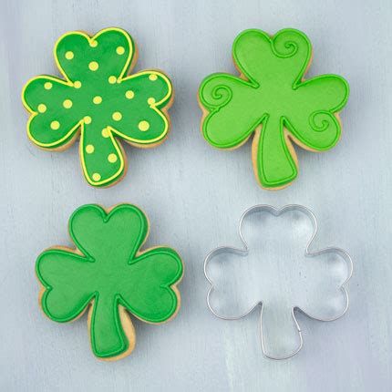 Irish Cookies, Shamrock Cookie, Flowers Cookies, Shamrock Cookies, St Patrick's Day Cookies, Flooding Cookies, Sweet Sugarbelle, Icing Ideas, Cutout Cookies