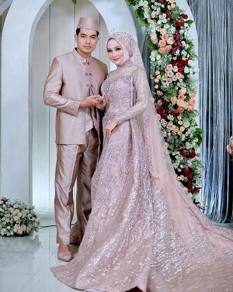 Pose Foto Pernikahan, Prewed Studio, Muslim Wedding Photos, Pose Pengantin, Pose Wedding, Foto Wedding, Wedding Pose, Wedding Muslim, Wedding List