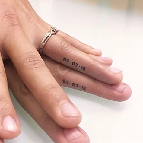 Men Wedding Tattoo, Name On Ring Finger Tattoo, Roman Numeral Finger Tattoo, Wedding Anniversary Tattoo Ideas, Last Name Tattoo For Women, Tattoo Wedding Ring, Couple Ring Finger Tattoos, Tatoo Ring, Wedding Date Tattoos