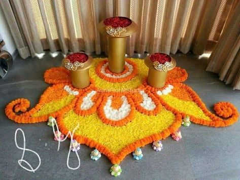 Diy Decoration Ideas, Simple Flower Rangoli, Diwali Design, Diy Diwali Decorations, Simple Rangoli Designs Images, Ganpati Decoration Design, Rangoli Ideas, Flower Decorations Diy, New Rangoli Designs