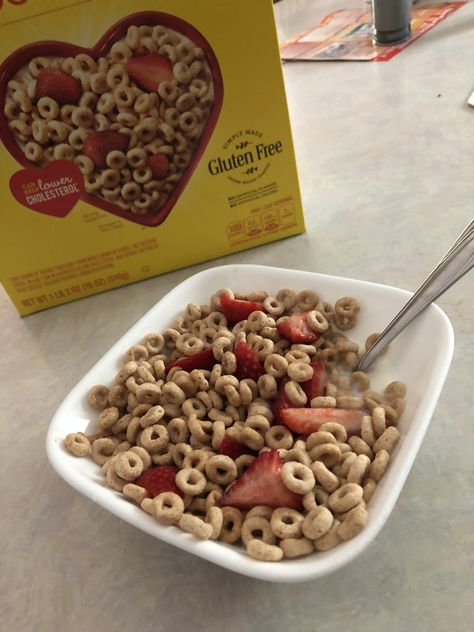 Cereal For Dinner, Soft Cereal, Cereal Aestethic, Cereal Aesthetic, Life Cereal, Healthy High Protein Breakfast, Healthy Cereal, Frases Instagram, Bowl Of Cereal