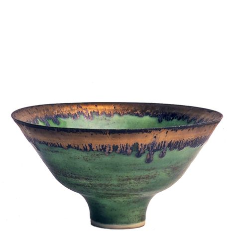 Bowl, Lucy Rie, about 1979. Museum no. C.44-1982 Ceramics Dishes, Lucie Rie, Contemporary Pottery, Wheel Thrown Pottery, Pottery Classes, Japanese Pottery, Japanese Ceramics, Pottery Designs, Contemporary Ceramics