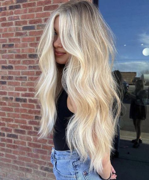 Blonde Hair Goals, Perfect Blonde Hair, Bright Blonde Hair, Wedding Hair Colors, Summer Blonde Hair, Bella Hair, Hair Color Streaks, Dyed Blonde Hair, Blonde Hair Inspiration