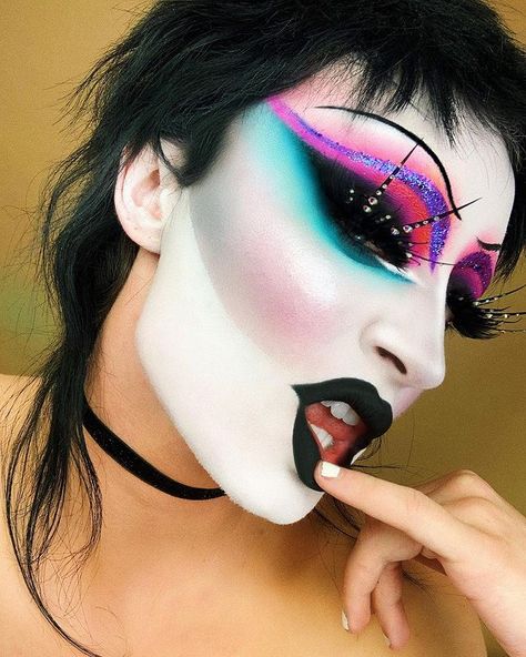 Gottmik on Instagram: “TGIF 🦄👻 Lashes- @thedragquinn Forever makeup inspo - @shrinkle” Gottmik Drag, Drag Makeup Looks, Drag Queen Makeup, Y2k Hair, Drag Makeup, Queen Makeup, Eye Makeup Designs, Drag Queens, Music Themed