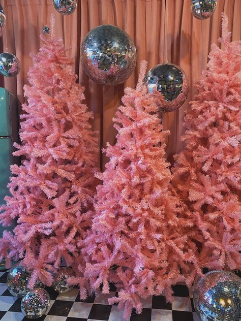 Pink Disco Christmas Tree, Pink Christmas Tree Aesthetic, Pink Disco Christmas, 60s Christmas Aesthetic, Y2k Christmas, Disco Ball Christmas, Disco Ball Christmas Tree, Small Pink Christmas Tree, Disco Christmas