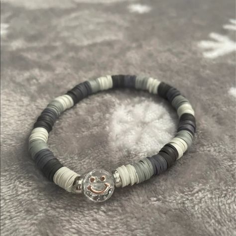 Grey Clay Bead Bracelet With Rose Gold Smiley Face Bead! Grey Clay Bead Bracelet Ideas, Masculine Clay Bead Bracelet, Black And Grey Clay Bead Bracelet, Grey Clay Bead Bracelet, Kendra Bracelet, Clay Bead Necklace, Clay Bead Bracelet, Bracelet Inspo, Bracelets Ideas