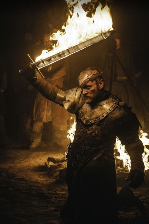 Official Game of Thrones photographer details her favorite images Beric Dondarrion, Game Of Thrones Wallpaper, Game Of Thrones Tv, Game Of Thrones Quotes, The North Remembers, Fire And Blood, Vanessa Kirby, Game Of Thrones Funny, Got Memes