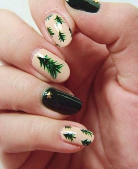 Christmas Nails With Tree, Nails With Christmas Tree, Tree Nail Designs, Christmas Tree Nail Designs, Nails Sns, Christmas Tree Nail Art, Holiday Themed Nails, Tree Nail Art, Christmas Nail Art Easy