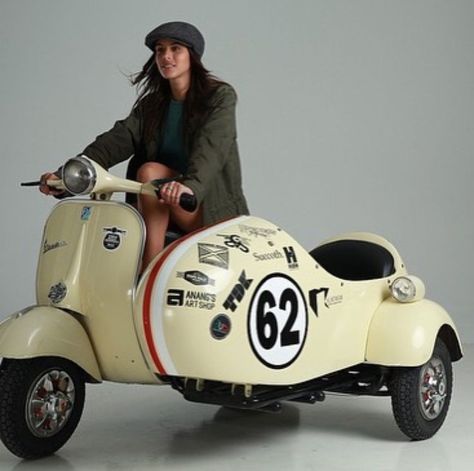 Vespa Sidecar, Nine T Bmw, Custom Vespa, Scooter 50cc, Classic Vespa, Girls Back, Vespa Px, Vespa Girl, Motorcycle Sidecar