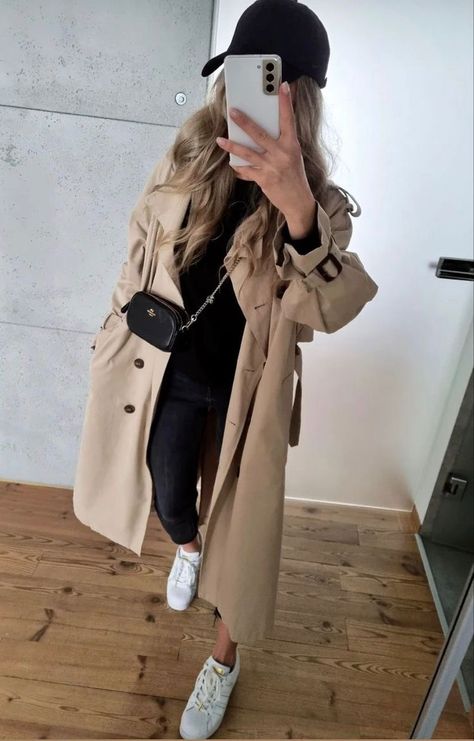 Classic Stylish Outfits, Trench Coat Athleisure, Nude Trench Coat Outfit, Camel Trench Coat Outfit, Casual Trench Coat Outfit, Beige Trench Coat Outfit, Estilo Old Money, Trend Coat, Outfit Old Money