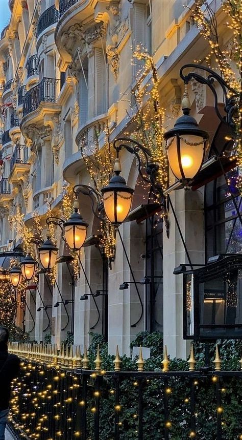 Shotting Photo, Paris Aesthetic, Wallpaper For Your Phone, Winter Wonder, Christmas Mood, Winter Aesthetic, City Aesthetic, Christmas Aesthetic, Beautiful Architecture