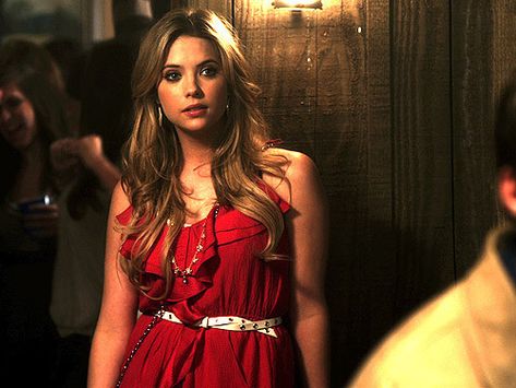 Pretty Little Liars Hanna | Flickr - Photo Sharing! Hannah Pll, Pretty Little Liars Hanna, Pretty Little Liars Aria, Pretty Little Liars Outfits, Pll Outfits, Pretty Little Liars Fashion, Celebrity Style Guide, Hanna Marin, Ashley Benson