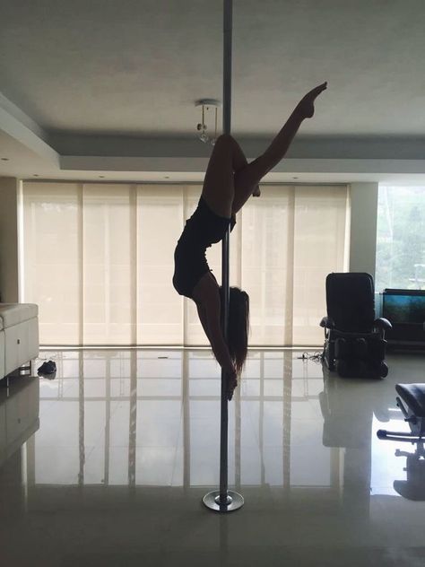 Pole Fitness Moves, Pole Dance Studio, Pool Dance, Yoga Handstand, Pole Moves, Pole Tricks, Pole Dancing Fitness, Pole Dance Moves, Dancing Aesthetic