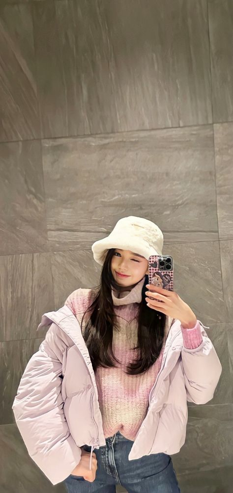 Pink Korean Wallpaper, Aesthetic Pink Wallpaper, Coquette Aesthetic Pink, Wonyoung Wallpaper, Aesthetic Pink, Phone Themes, Girl Icons, Pink Wallpaper, Cute Pink