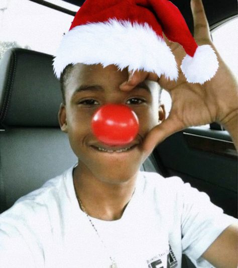 Carti Christmas Pfp, Pnd Rapper Pfp, Rapper Christmas Pfp, Rappers Christmas, Christmas Wallpaper Y2k, Rapper Christmas, Sick Pfp, Rapper Pfps, Hood Christmas